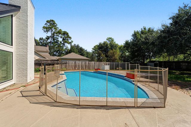 5911 Sandypine Court, Spring, TX 77379