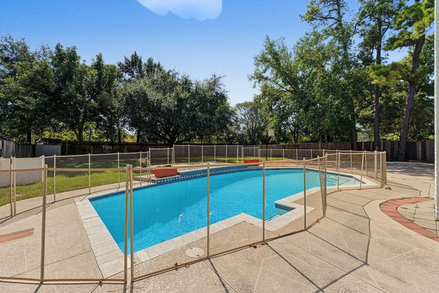 5911 Sandypine Court, Spring, TX 77379