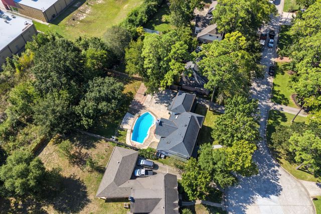 5911 Sandypine Court, Spring, TX 77379