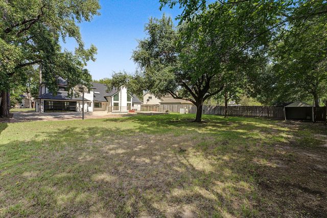 5911 Sandypine Court, Spring, TX 77379