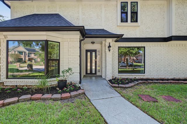 5911 Sandypine Court, Spring, TX 77379