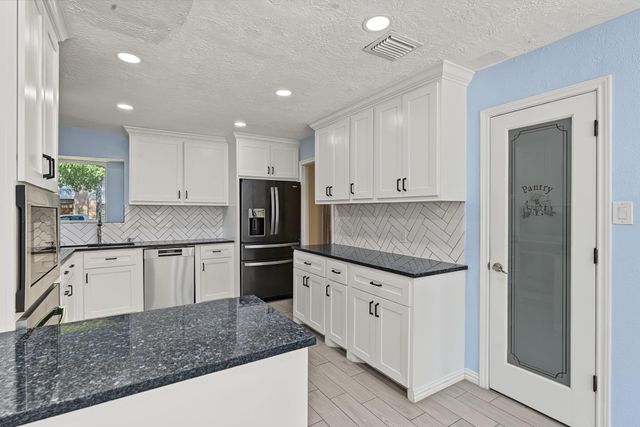 5911 Sandypine Court, Spring, TX 77379
