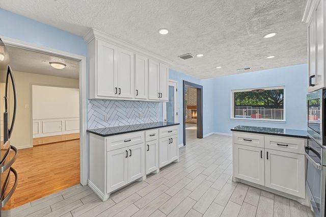 5911 Sandypine Court, Spring, TX 77379
