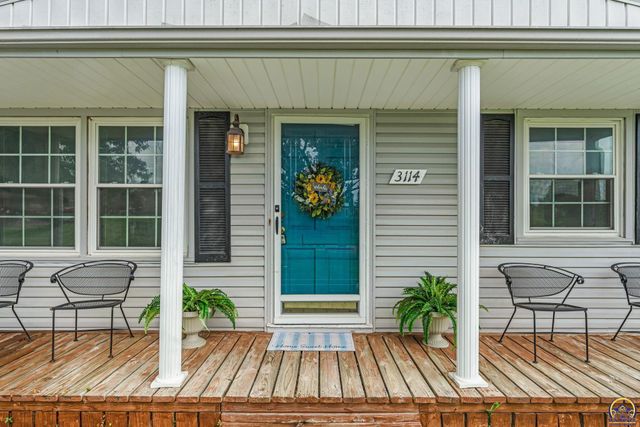 3114 SW Arnold AVE, Topeka, KS 66614