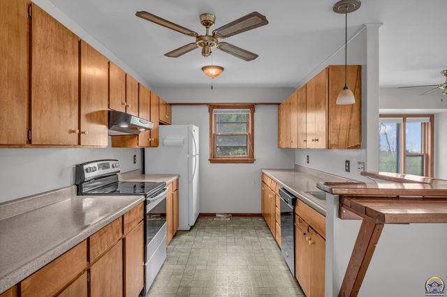 3114 SW Arnold AVE, Topeka, KS 66614