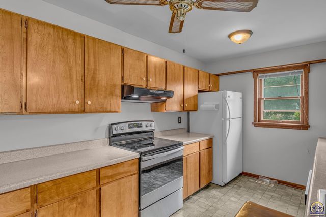 3114 SW Arnold AVE, Topeka, KS 66614