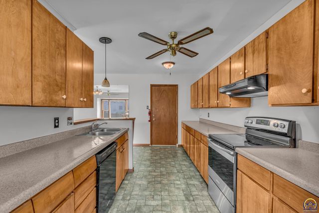 3114 SW Arnold AVE, Topeka, KS 66614