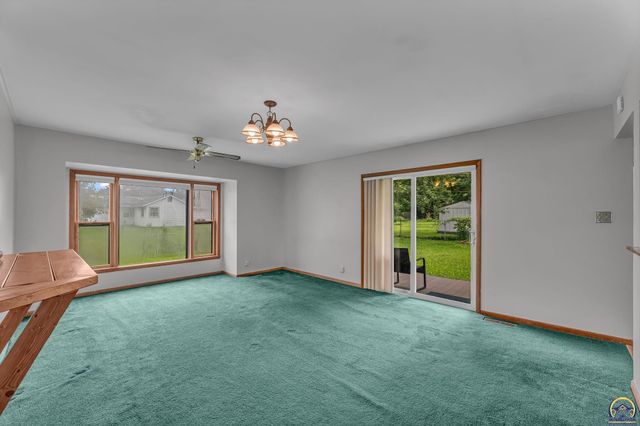 3114 SW Arnold AVE, Topeka, KS 66614