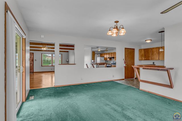 3114 SW Arnold AVE, Topeka, KS 66614