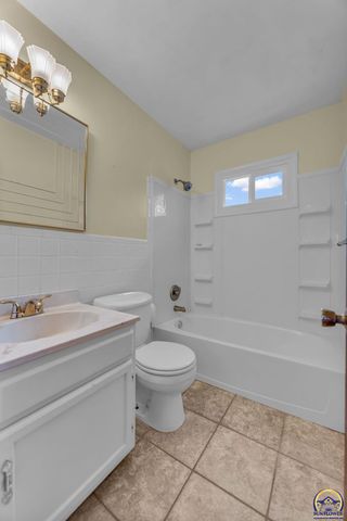 3114 SW Arnold AVE, Topeka, KS 66614
