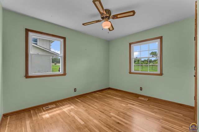 3114 SW Arnold AVE, Topeka, KS 66614