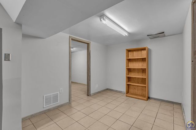 3114 SW Arnold AVE, Topeka, KS 66614