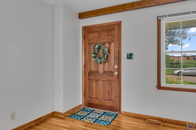 3114 SW Arnold AVE, Topeka, KS 66614