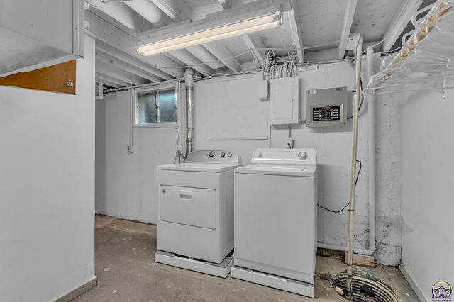 3114 SW Arnold AVE, Topeka, KS 66614