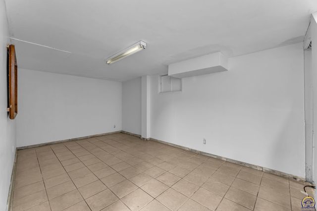 3114 SW Arnold AVE, Topeka, KS 66614