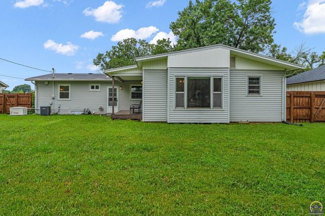 3114 SW Arnold AVE, Topeka, KS 66614