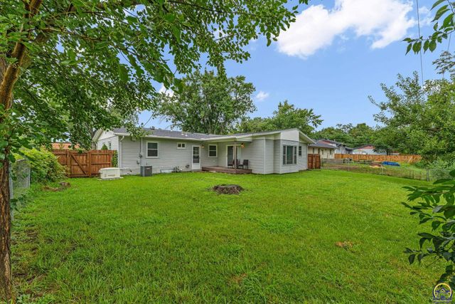 3114 SW Arnold AVE, Topeka, KS 66614
