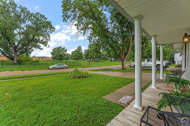 3114 SW Arnold AVE, Topeka, KS 66614