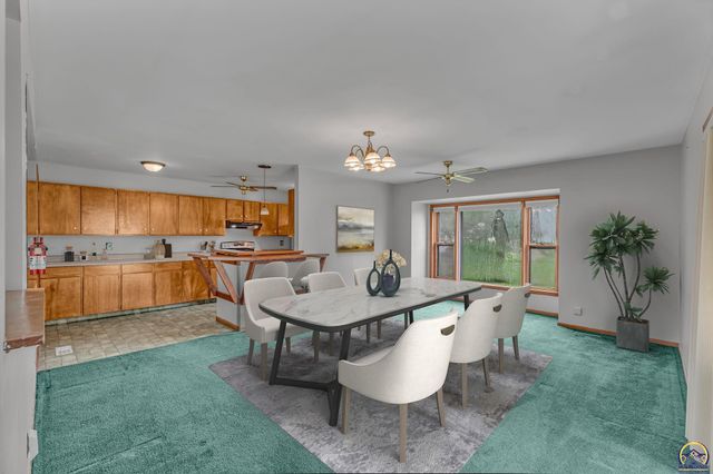 3114 SW Arnold AVE, Topeka, KS 66614