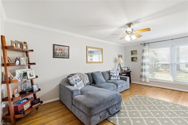 202 Bayberry LN, Yorktown, VA 23693