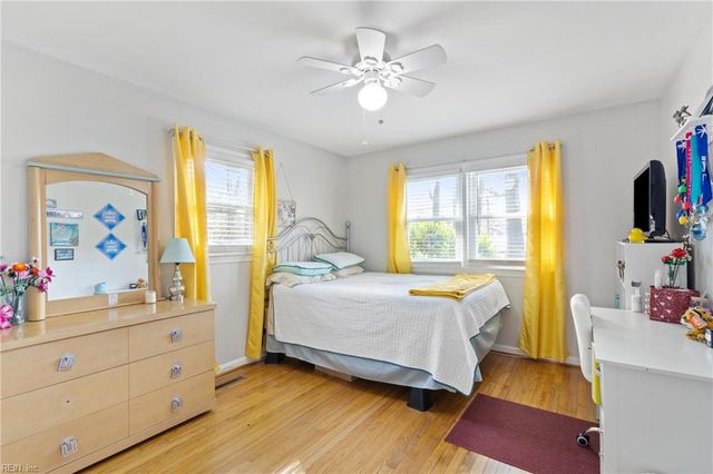 202 Bayberry LN, Yorktown, VA 23693