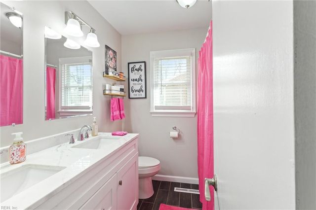 202 Bayberry LN, Yorktown, VA 23693