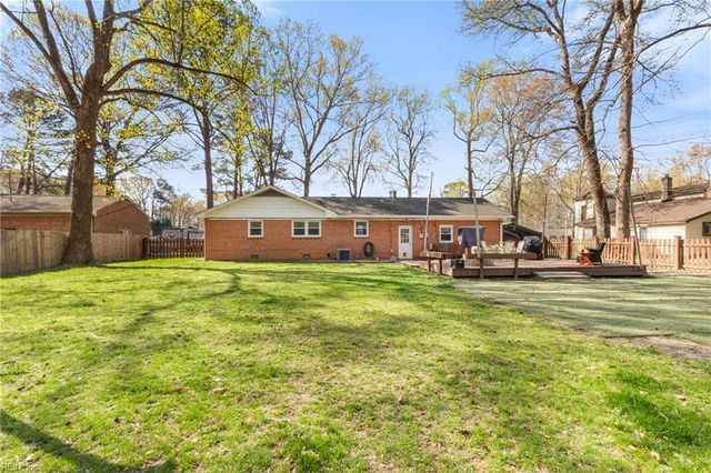 202 Bayberry LN, Yorktown, VA 23693