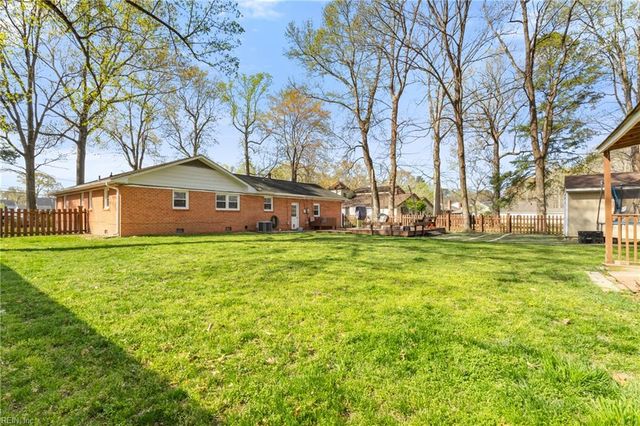 202 Bayberry LN, Yorktown, VA 23693