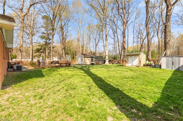 202 Bayberry LN, Yorktown, VA 23693