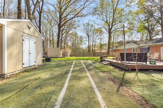 202 Bayberry LN, Yorktown, VA 23693