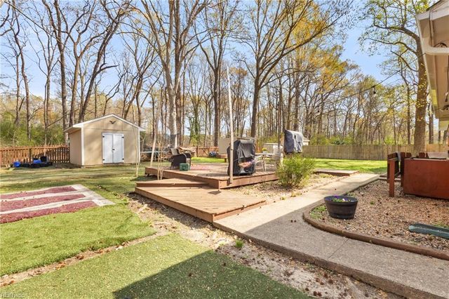 202 Bayberry LN, Yorktown, VA 23693