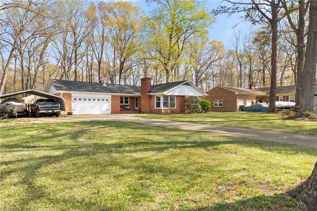 202 Bayberry LN, Yorktown, VA 23693