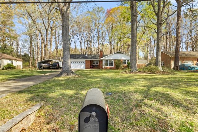 202 Bayberry LN, Yorktown, VA 23693