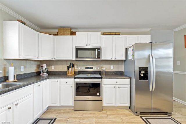 202 Bayberry LN, Yorktown, VA 23693