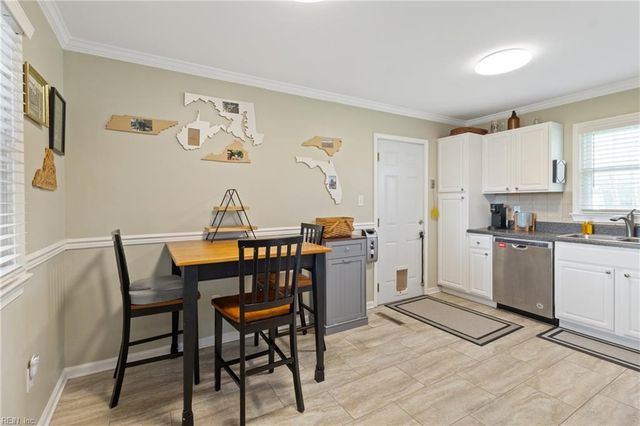 202 Bayberry LN, Yorktown, VA 23693