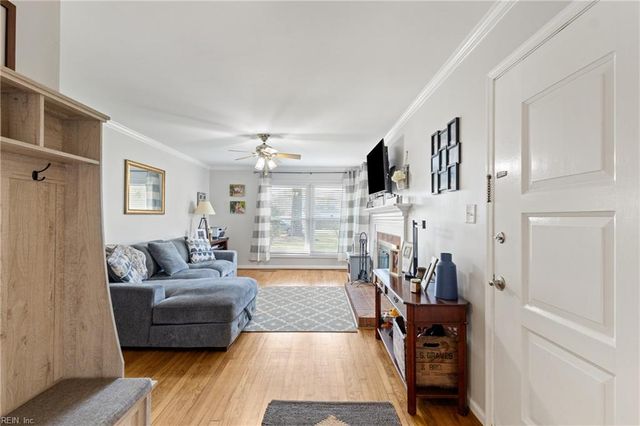 202 Bayberry LN, Yorktown, VA 23693