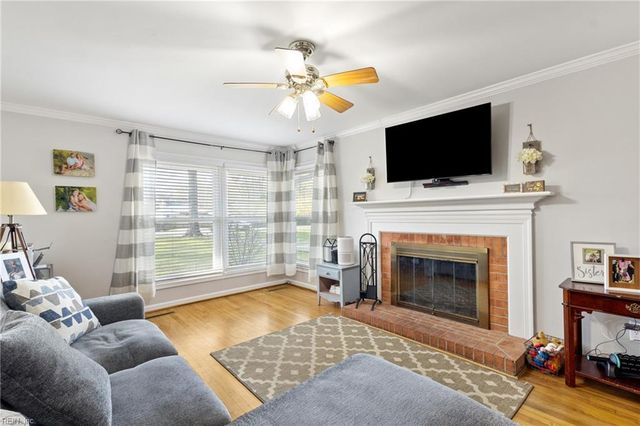 202 Bayberry LN, Yorktown, VA 23693