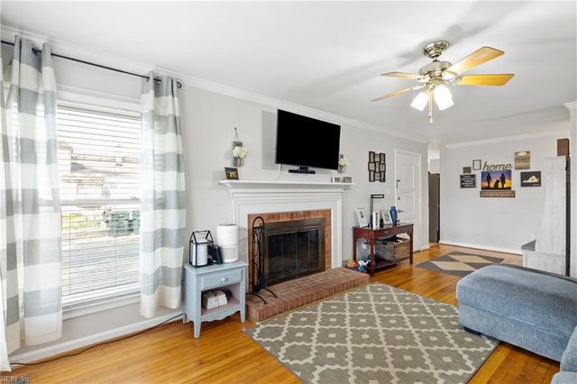 202 Bayberry LN, Yorktown, VA 23693