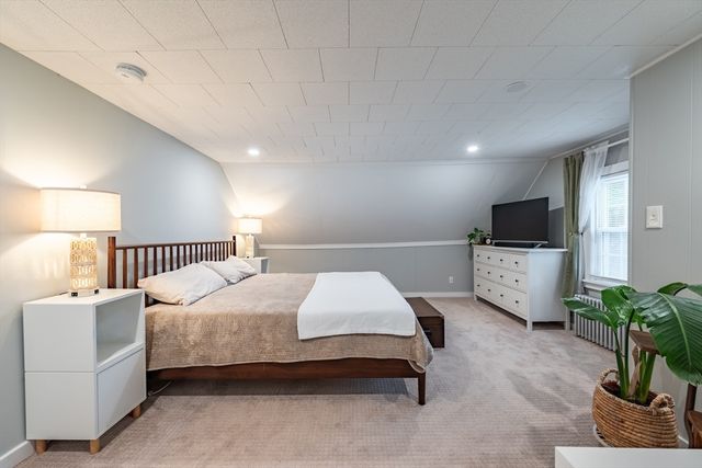 287 Purchase St, Milford, MA 01757