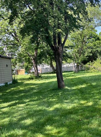 3216 Ezra Avenue, Zion, IL 60099
