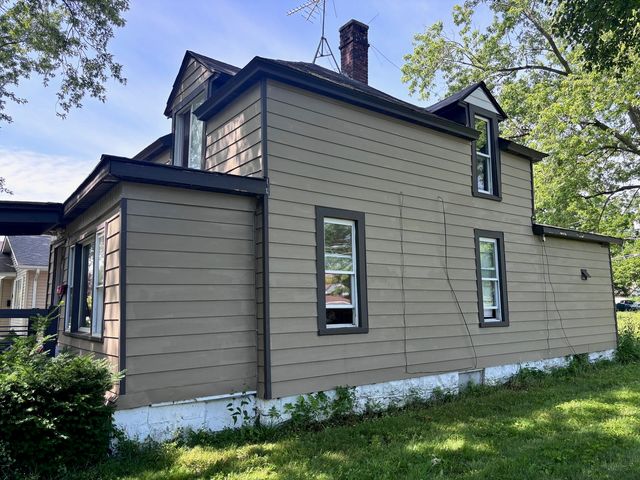 3216 Ezra Avenue, Zion, IL 60099