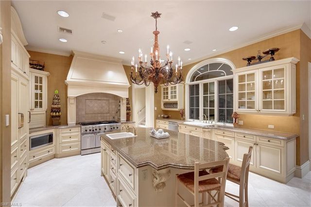 1132 Dormie DR, Naples, FL 34108