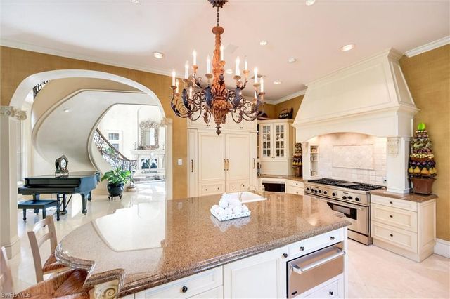 1132 Dormie DR, Naples, FL 34108