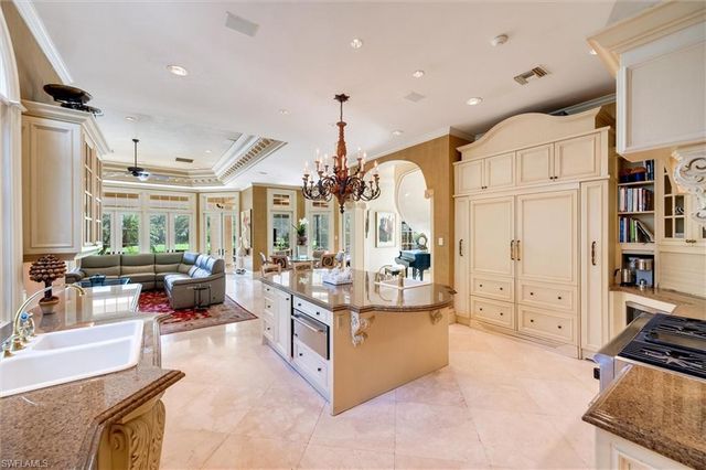 1132 Dormie DR, Naples, FL 34108