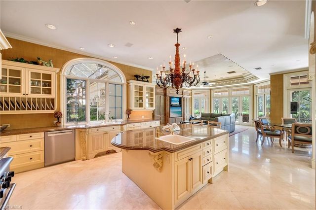 1132 Dormie DR, Naples, FL 34108