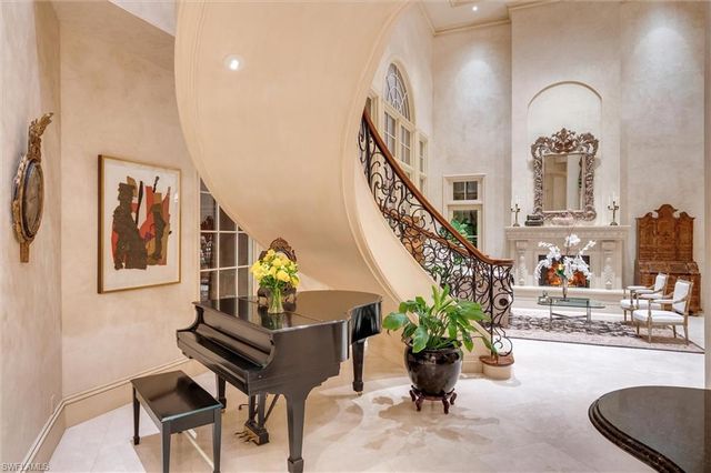 1132 Dormie DR, Naples, FL 34108