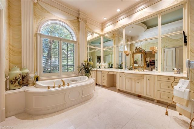 1132 Dormie DR, Naples, FL 34108