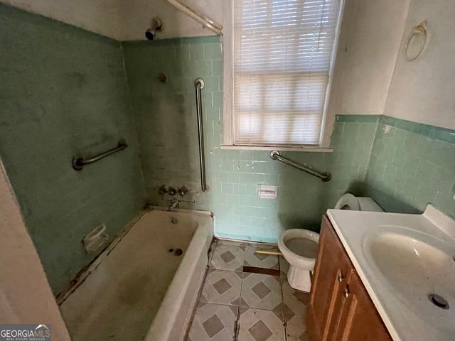 2112 Capital Street, Savannah, GA 31404