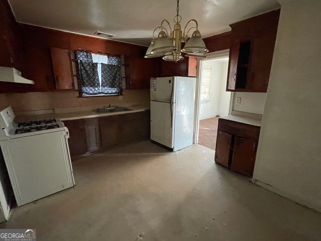 2112 Capital Street, Savannah, GA 31404