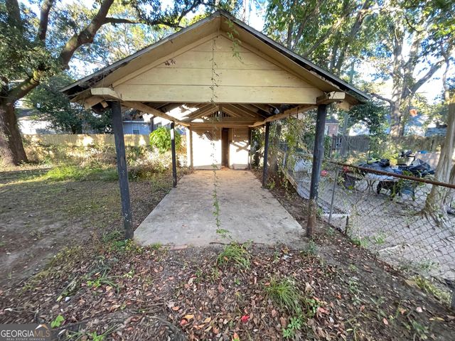 2112 Capital Street, Savannah, GA 31404